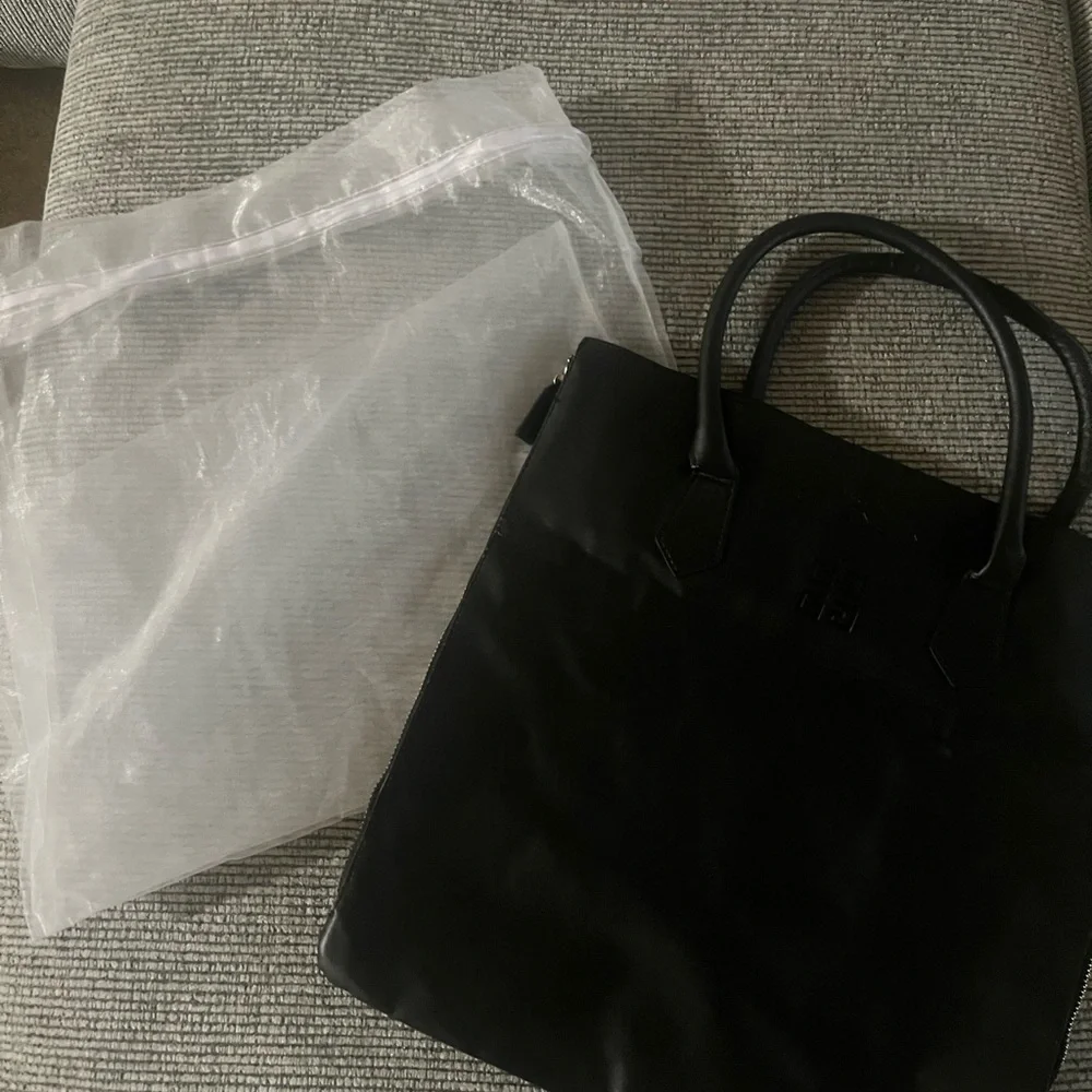 Parfums givenchy Elegant Black Tote Bag - Picture 1 of 7